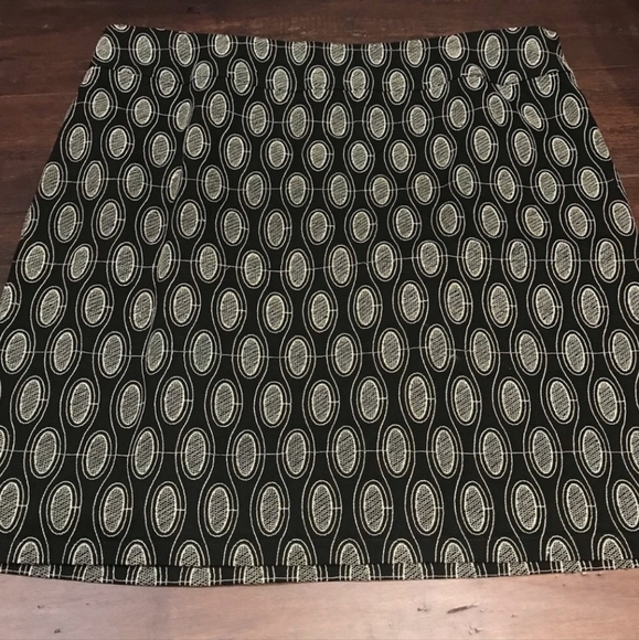 Ann Taylor Loft Geometric Design Black & White Straight Career Skirt Size 12 - Picture 5 of 6